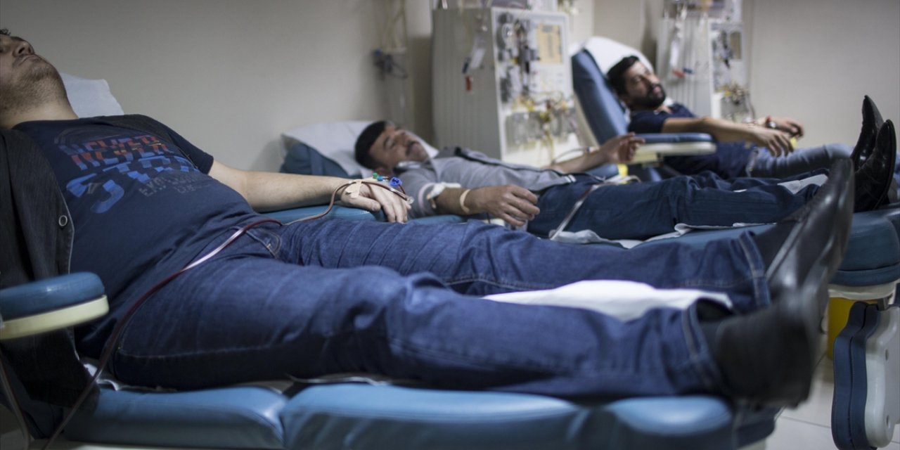 Uzmanlardan Diyaliz Hastalarına "Yazın Doğru Beslenme Ve Dengeli Sıvı Tüketimi" Uyarısı