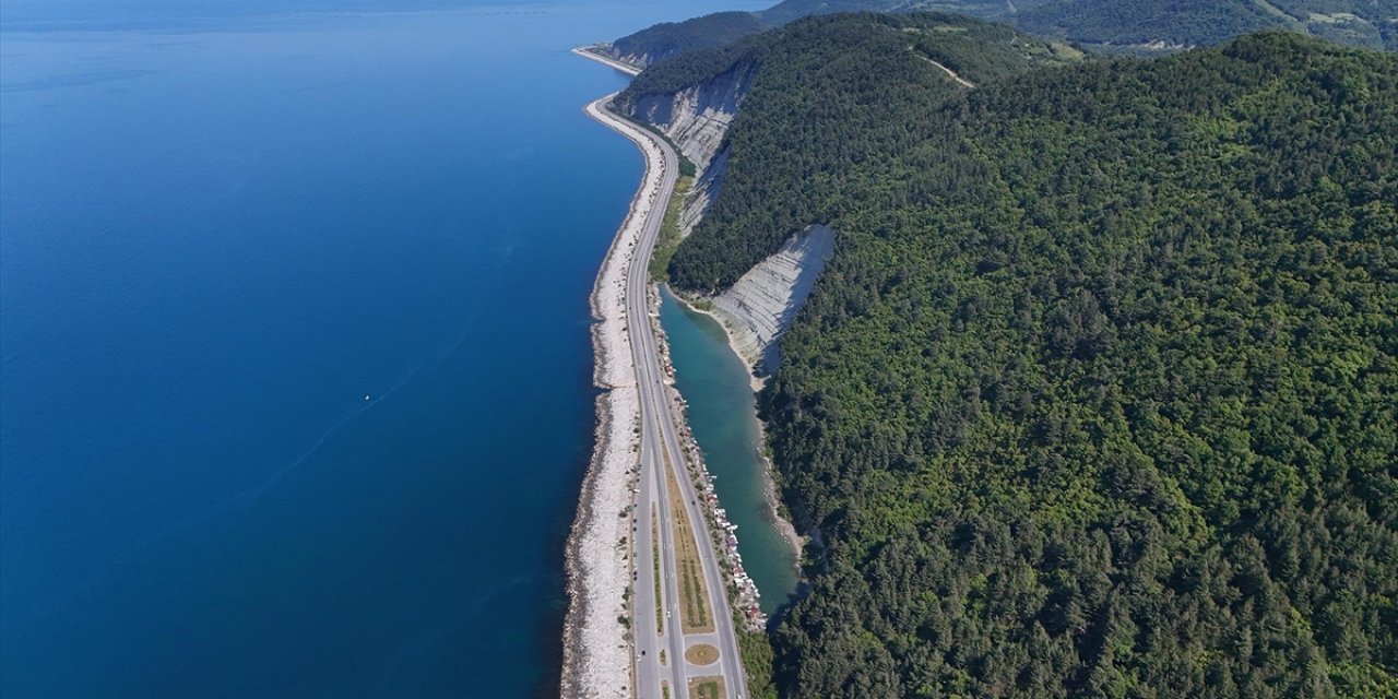 Karadeniz Sahil Yolu'nun Samsun-Sinop Bölümü Sürücülere Doyumsuz Seyir Sunuyor