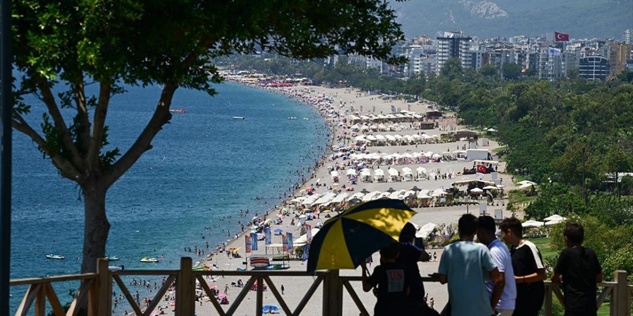 Antalya'da Yüksek Nem ve Sıcak Bunalttı