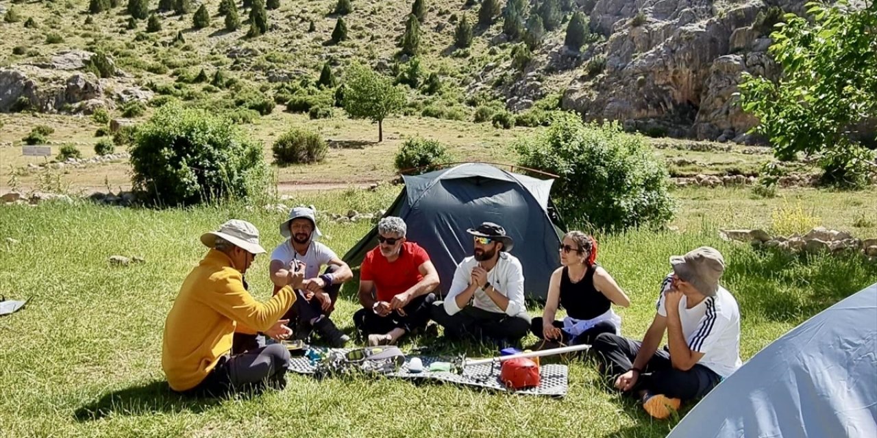 Kırşehirli Dağcılara Aladağlar'da Temel Kamp Eğitimi Verildi