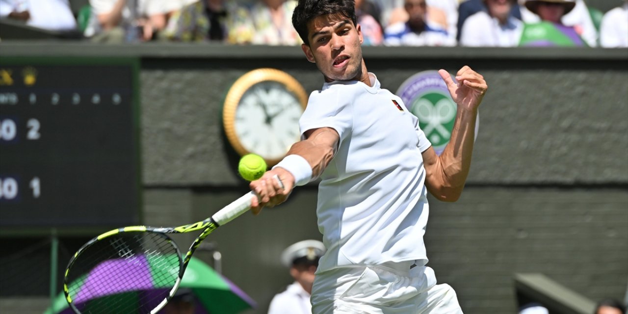 Carlos Alcaraz ve Naomi Osaka, Wimbledon'da İkinci Tura Yükseldi