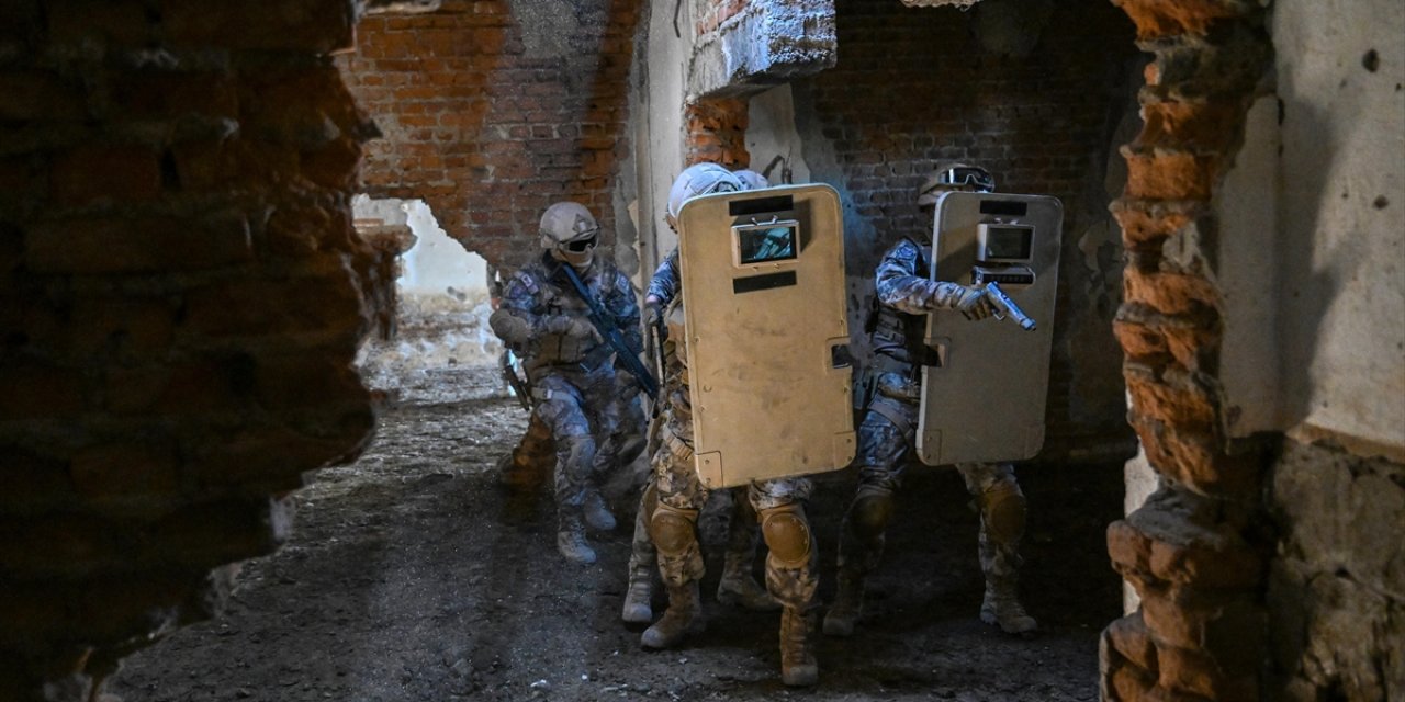 Özel Harekat Polisleri, Zorlu Tatbikat ve Eğitimlerle Göreve Hazırlanıyor