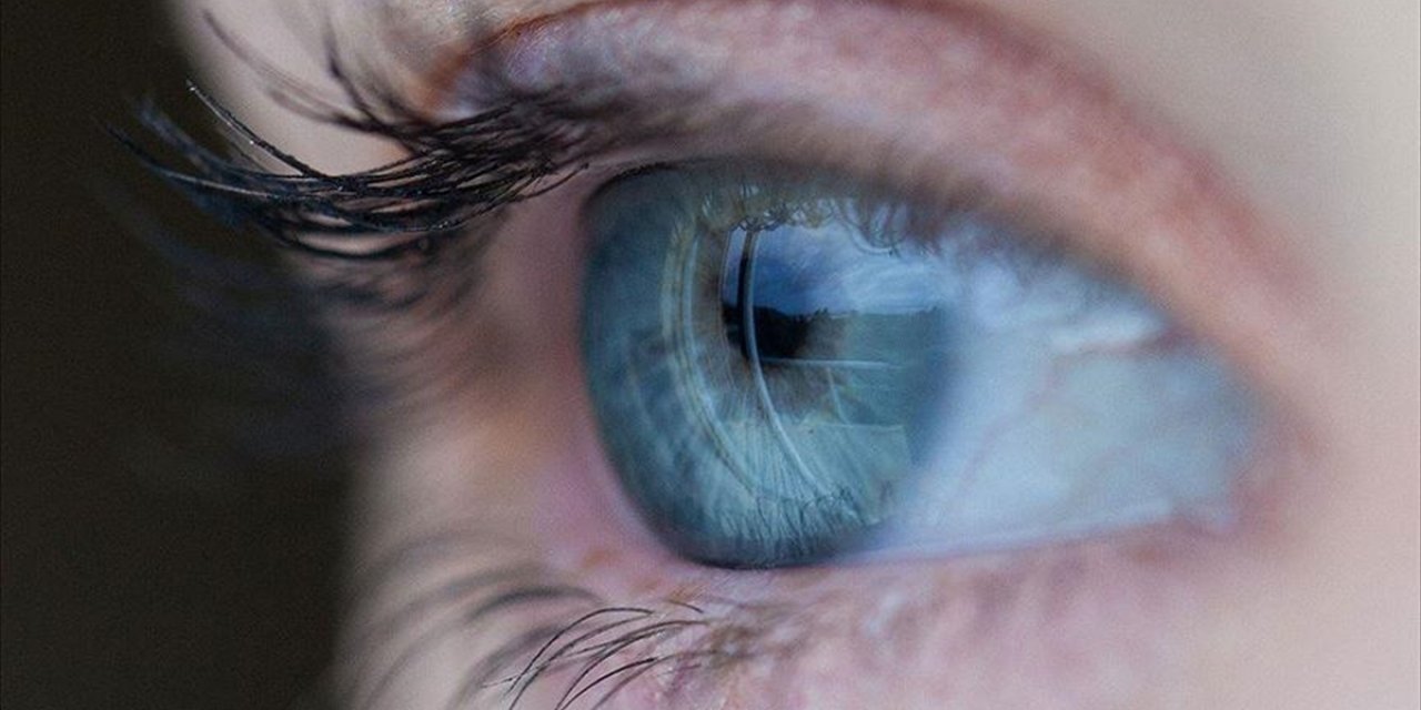 Uzmanından Kontakt Lensle Yüzmek "Enfeksiyon Riskini Artırıyor" Uyarısı