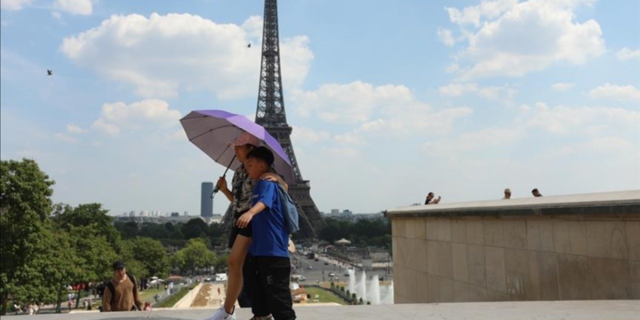 Fransa'da Aşırı Sıcaklar Nedeniyle Yaklaşık 1350 Okul Bir Günlüğüne Kapatıldı