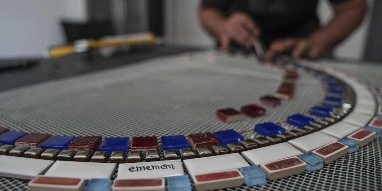 Fransız Sokak Sanatçısı Ememem, "Şehirlerin Yaralarını" Mozaikleriyle Örtüyor