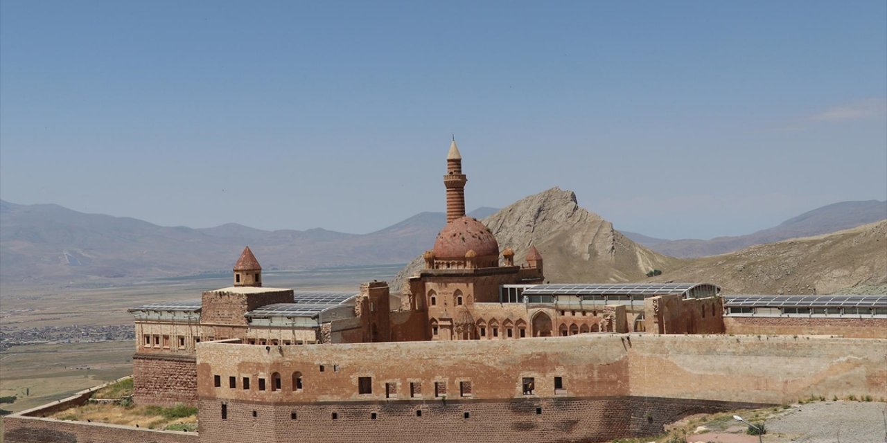 Ağrı'daki İshak Paşa Sarayı Geleneksel Türk Sanatlarına Ev Sahipliği Yaptı