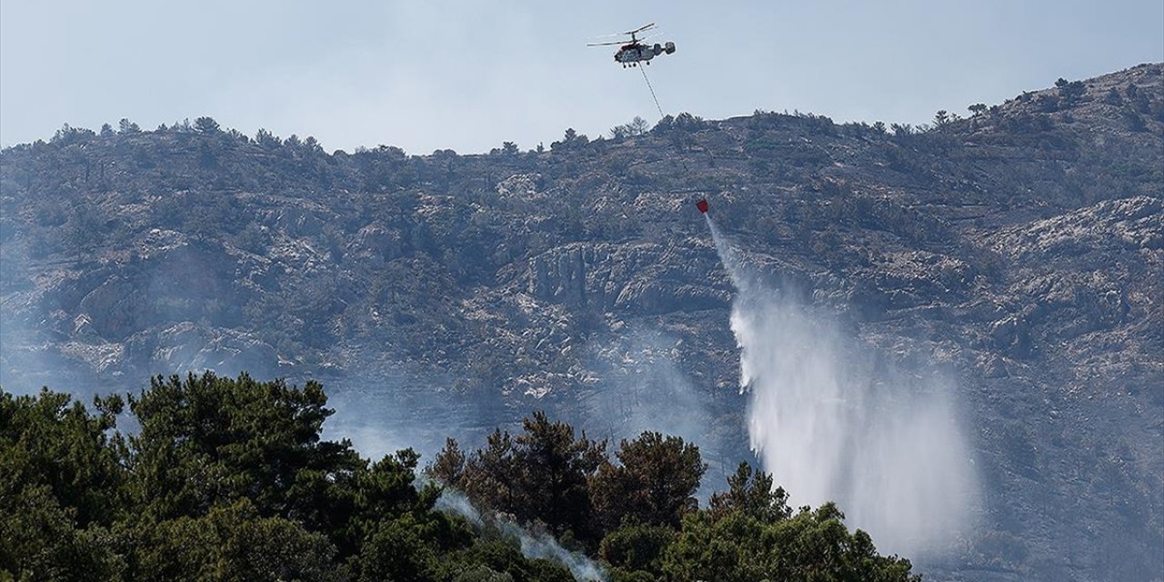 Yunanistan'da Orman Yangınları, İtfaiye Ekiplerini Alarma Geçirdi