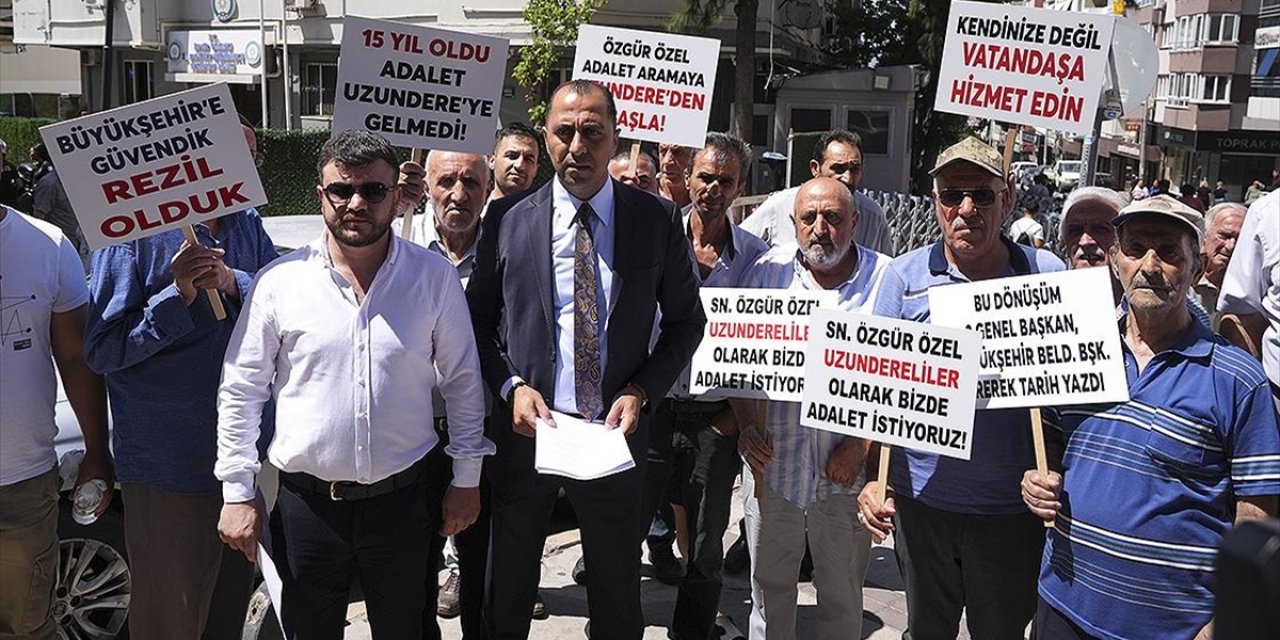 İzmir'de 2011'den Bu Yana Konut Bekleyen Kentsel Dönüşüm Mağdurlarından Açıklama