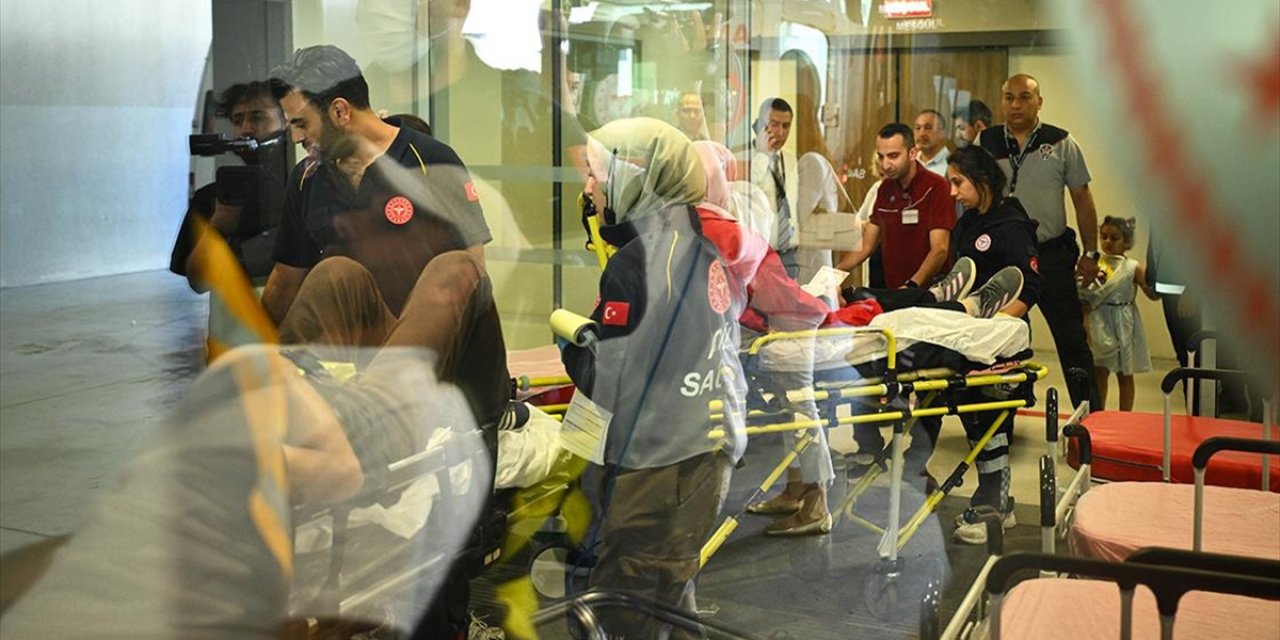 Gazze'den Tedavi İçin Türkiye'ye 4 Yaralı Getirildi