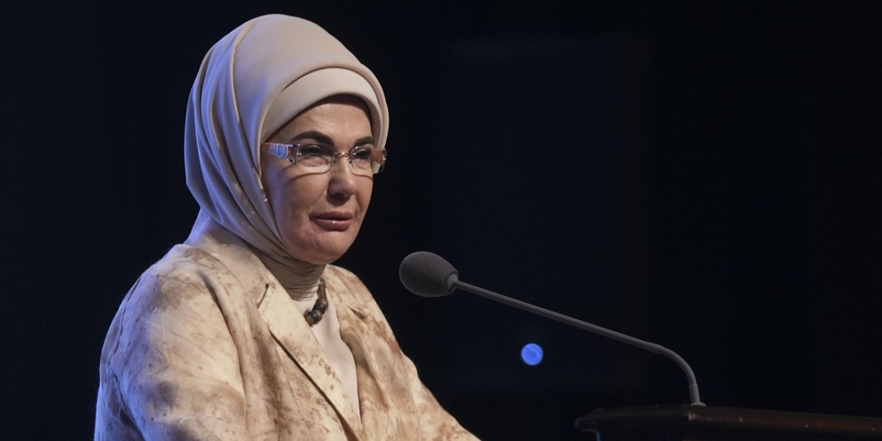 Emine Erdoğan, Vatikan'da "Dünya 5'ten Büyüktür" Mesajı Verdi