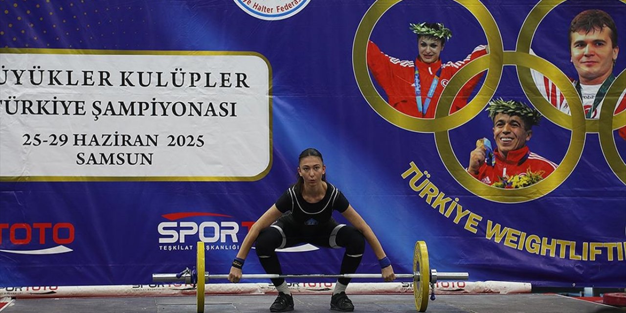 Türkiye'de Kadın Halterci Sayısı Artıyor