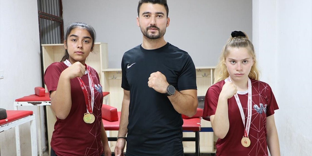 Teneffüste Bilek Güreşi Yaparken Keşfedilen Kilisli Kızların Bileği Bükülmüyor