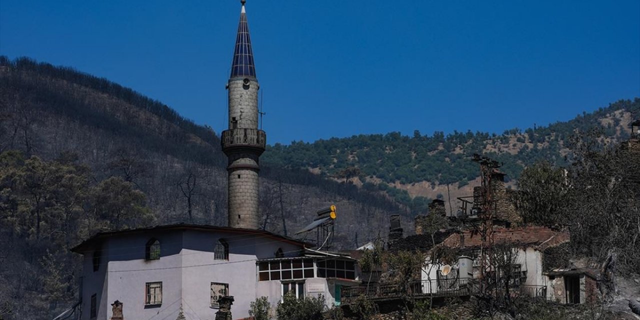 İzmir Ödemiş'teki Orman Yangını 40 Haneli Mahalleyi "Hayalet Köy"e Dönüştürdü