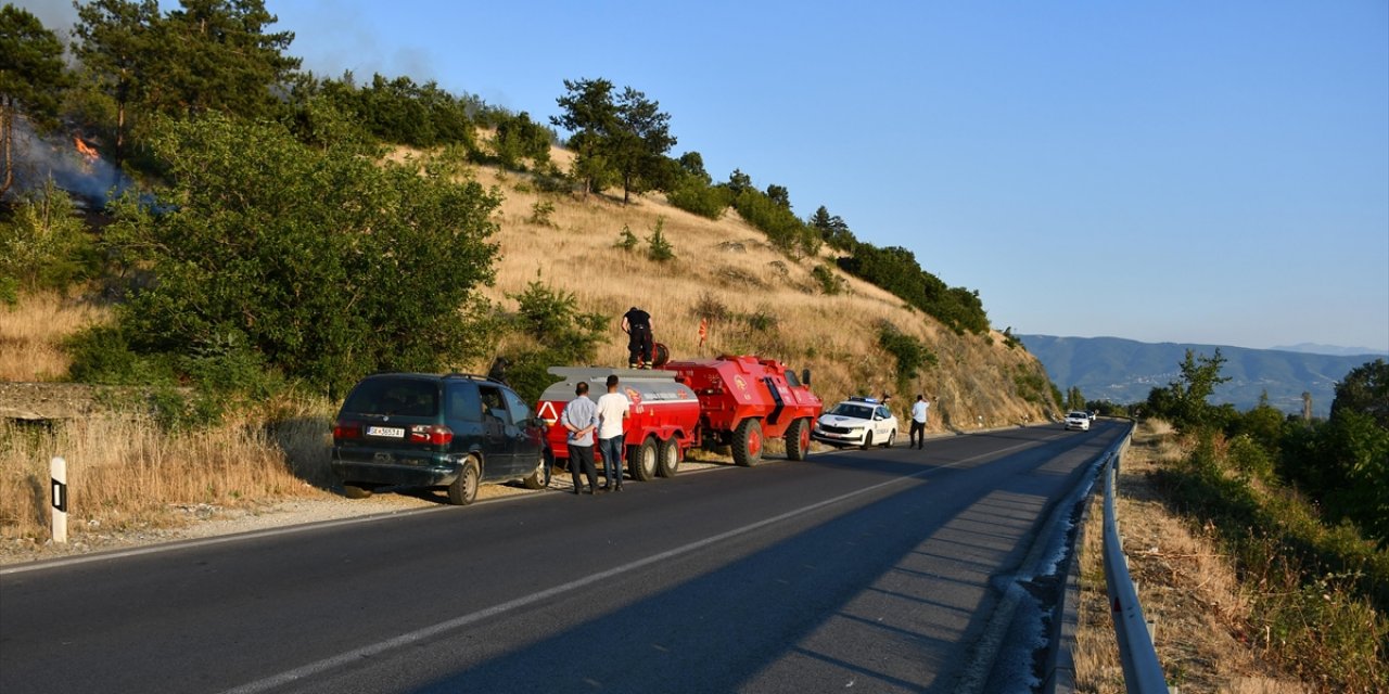 Kuzey Makedonya İle Kosova Arasındaki Sınır Kapısı Yangın Nedeniyle Yeniden Geçişlere Kapatıldı