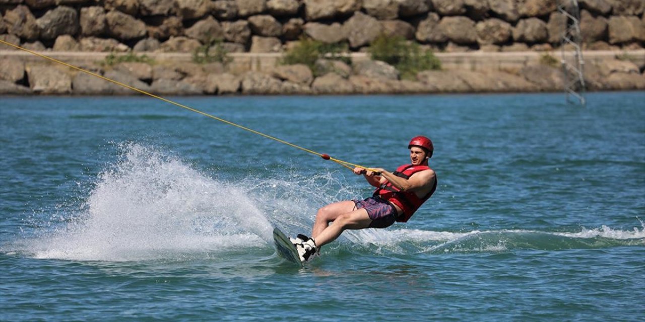 Samsun'daki Su Kayağı Merkezi Sukay Adrenalin Tutkunlarını Ağırlıyor