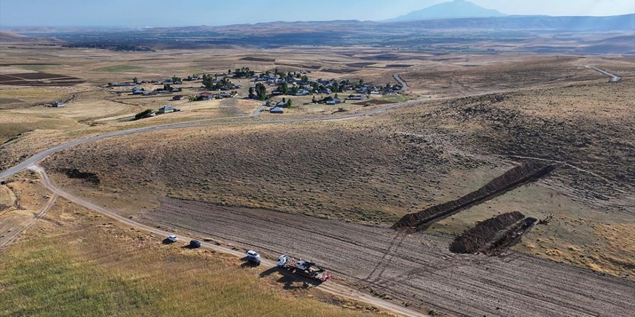 Akademisyenler Kazı Çalışmalarıyla Van'da Deprem Üretme Potansiyeli Olan Erciş Fayını Araştırıyor