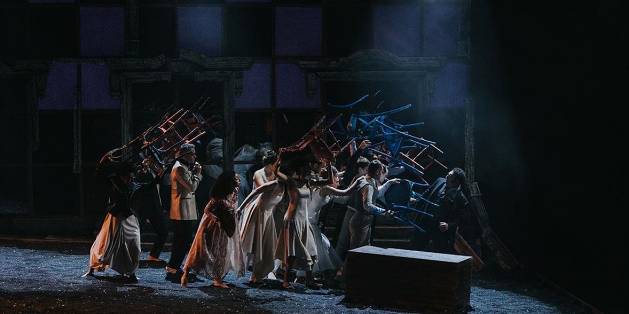 Kocaeli Şehir Tiyatroları "Savaş ve Barış" Oyununu Rusya'da Sahneleyecek