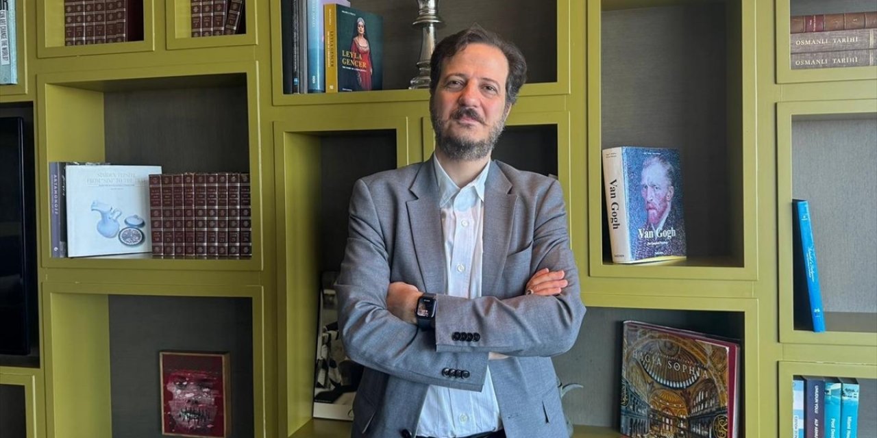 Mehmet Ali Sanlıkol, Kendi Tasarımı "Rönesans 17" Enstrümanıyla Yeni Albümüne İmza Attı