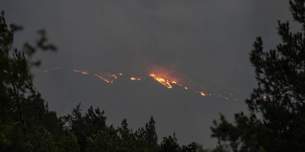 Bursa-Balıkesir Sınırında Çıkan Orman Yangınına Müdahale Ediliyor