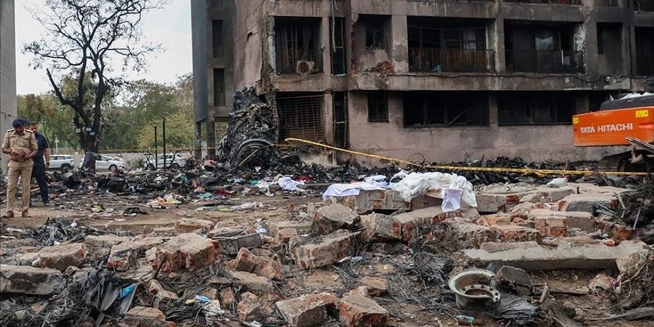 Hindistan’daki Uçak Kazasına İlişkin Ön Rapora Göre Kalkıştan Sonra Motorlara Giden Yakıt Kesildi