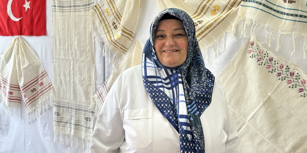Çocukken Babaannesinden Öğrendiği Dokuma Sanatıyla 45 Yıldır İlmek İlmek İşliyor