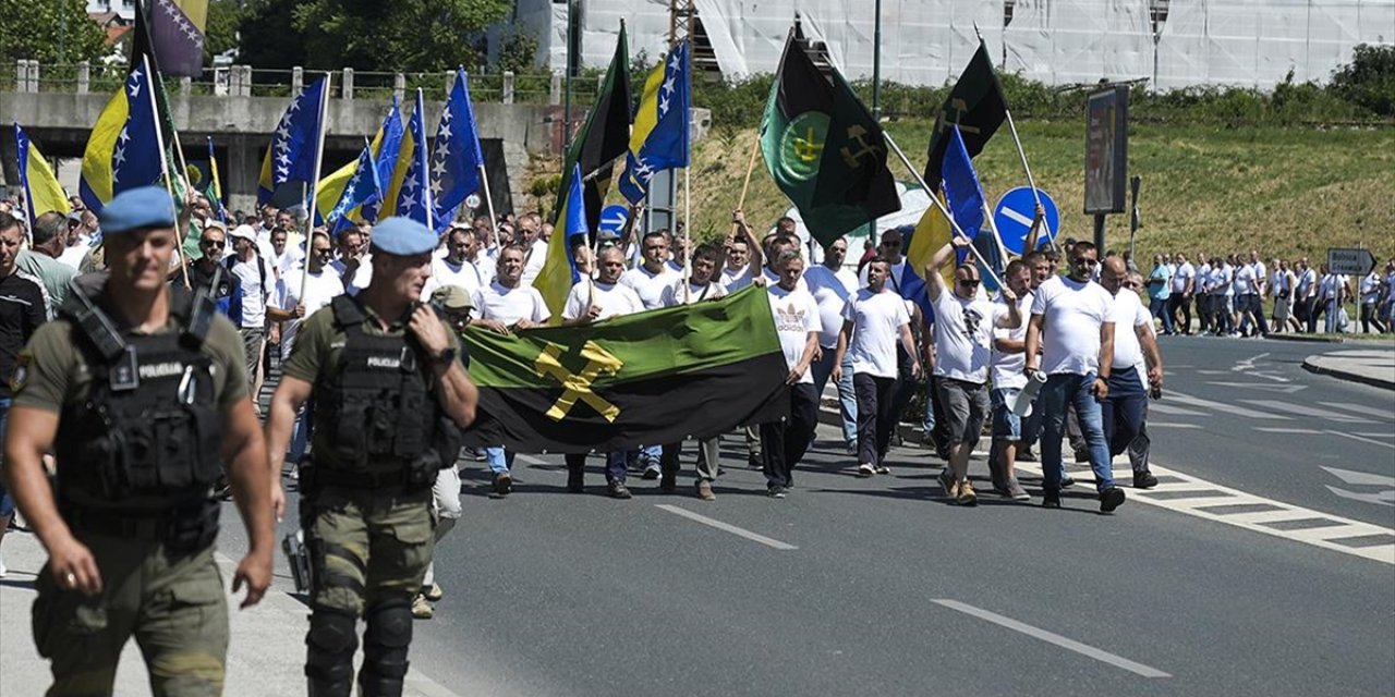 Bosna Hersek'te Madenciler Düzenli Maaş Talebiyle Başkentte Gösteri Yaptı
