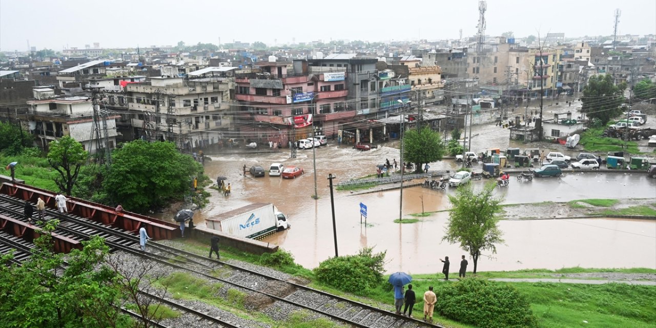 Pakistan'da Haziran Sonundan Bu Yana Süren Muson Yağışlarında Can Kaybı 221'e Yükseldi