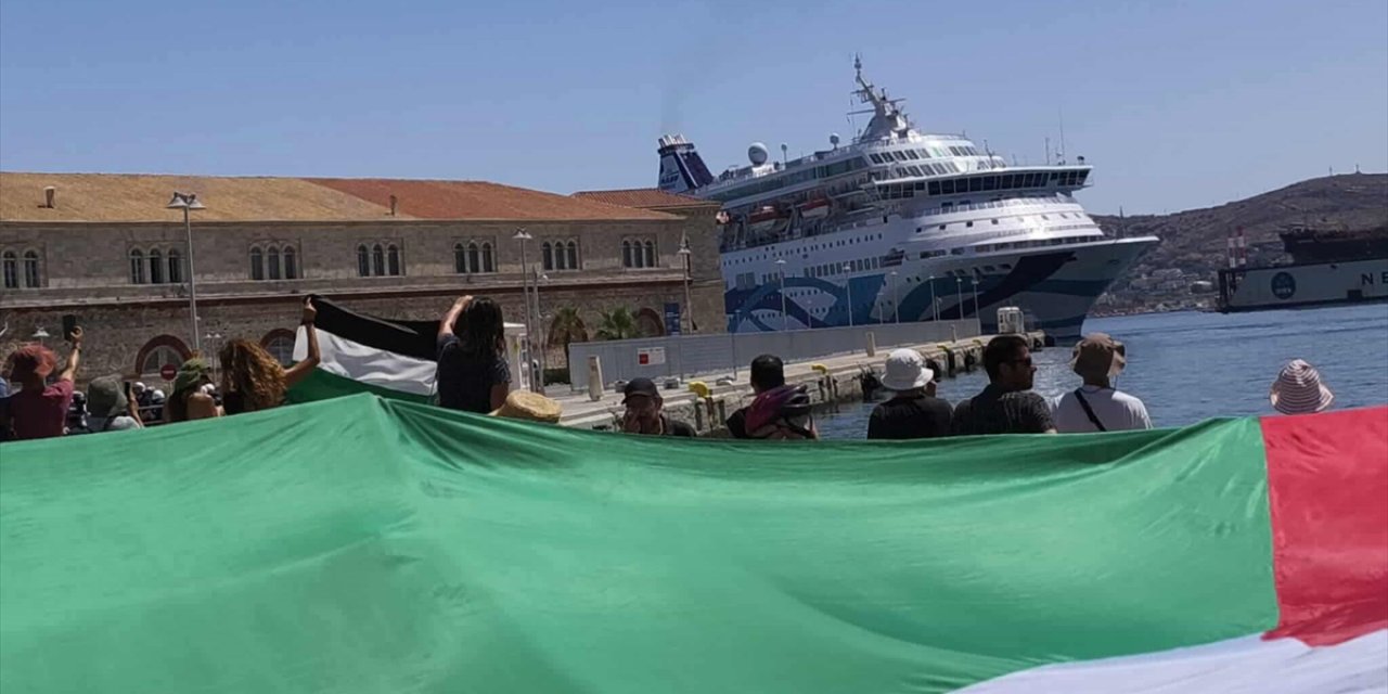 Siros Adası'na Gelen Kruvaziyer, Ada'daki Tepki Nedeniyle İsrailli Yolcularını İndiremedi