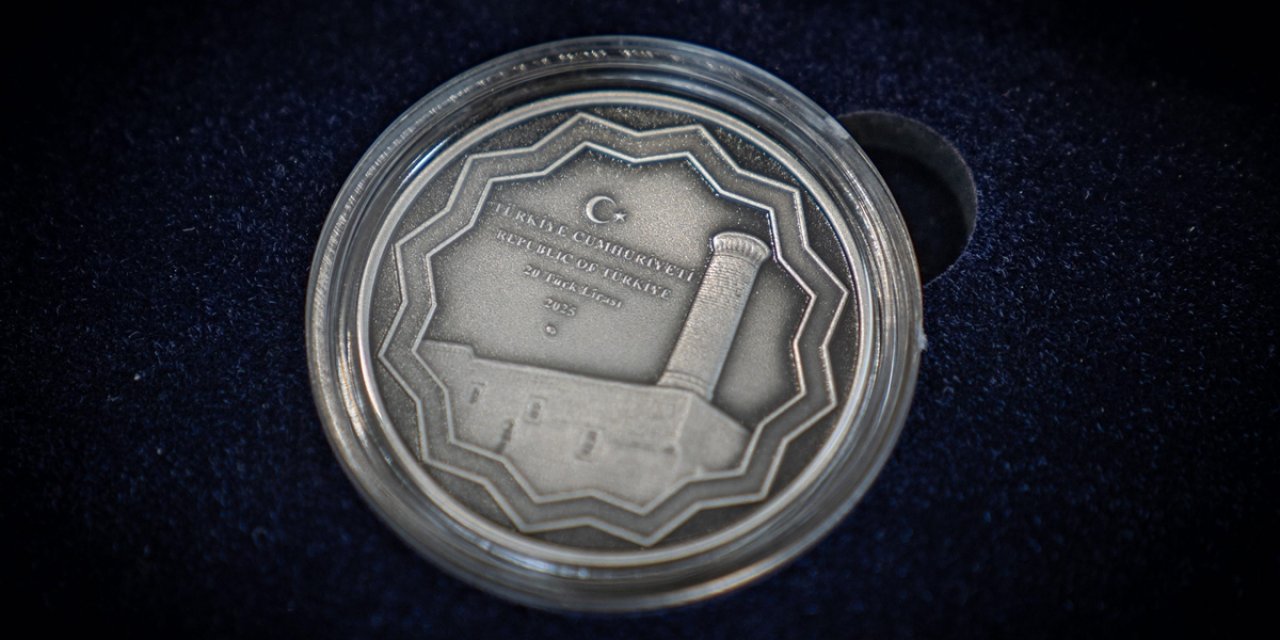 Darphane, Erzurum'daki Tarihi Ulu Cami İçin Hatıra Parası Bastı