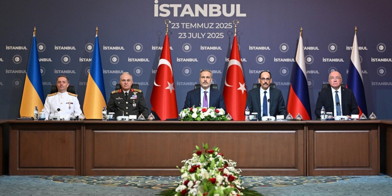 Türkiye'nin Ara Buluculuğundaki Türkiye-rusya-ukrayna Üçlü Toplantısı İstanbul'da Başladı