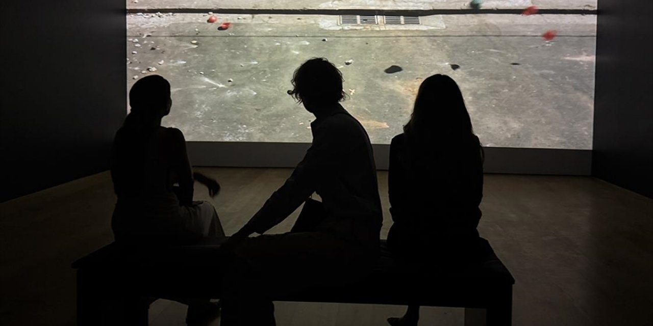 "Basınç Altında Suyun Üstünde" Sergisi, 11 Ocak 2026'ya Kadar Sanatseverlerle Buluşacak