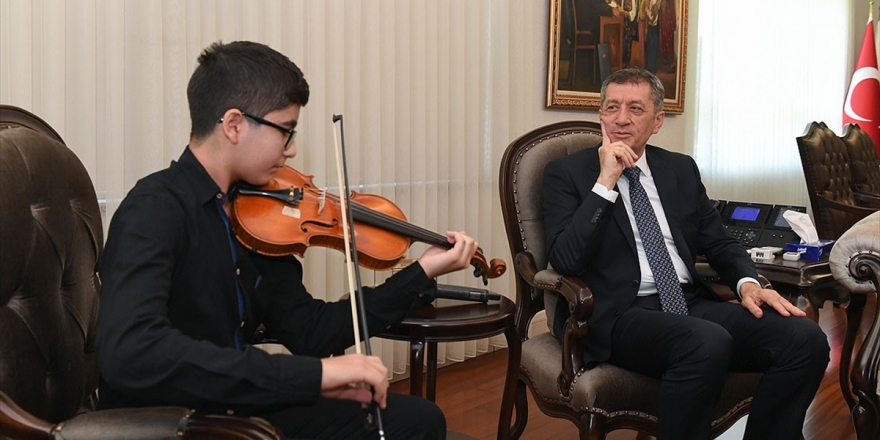 Mozart Ödüllü Ali Kemanıyla Yaşıtlarına İlham Verdi