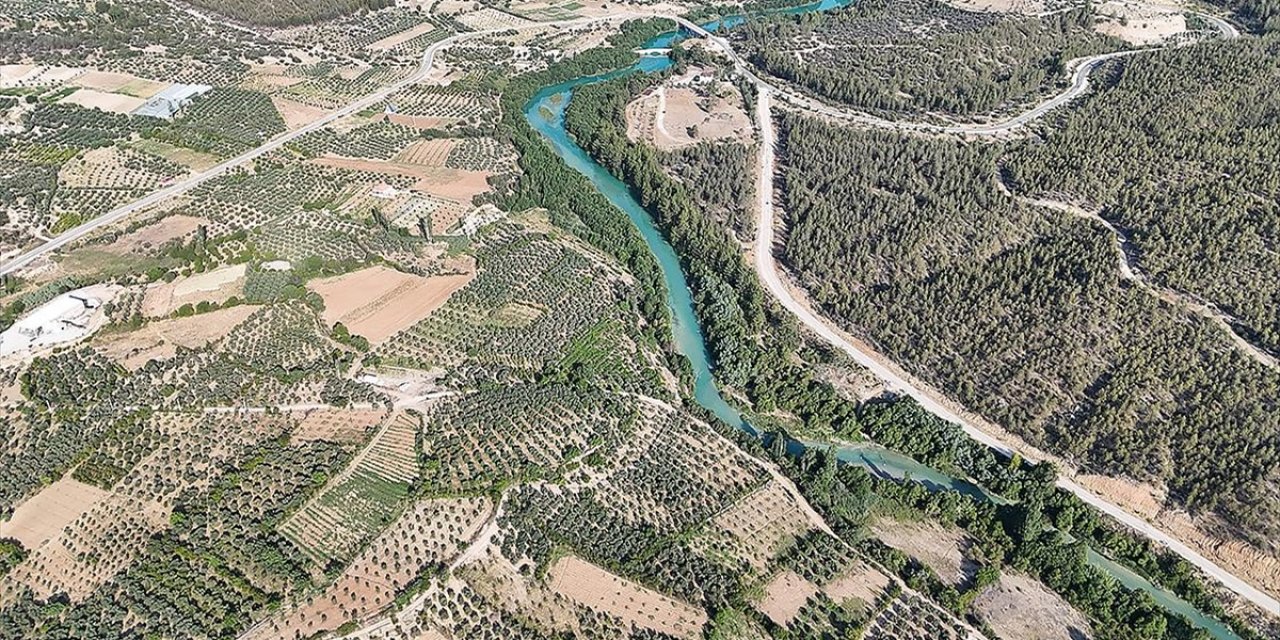 Kuraklıktan Etkilenen Zeytin Bahçeleri Devlet Desteğiyle Kurulan Sulama Sistemiyle Hayat Buluyor