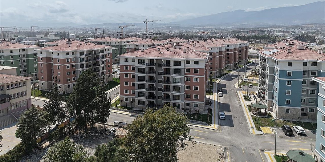 Depremlerde Yıkımın Simgesi Olan "600 Evler Sitesi'nde Yaşam Yeniden Başladı