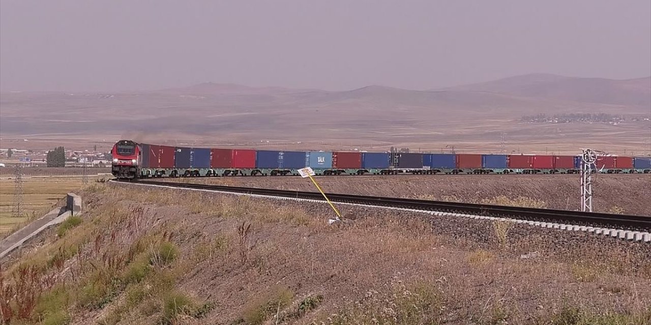 Bakü-Tiflis-Kars Demiryolu Hattıyla 7 Ayda 250 Bin Ton Yük Taşındı