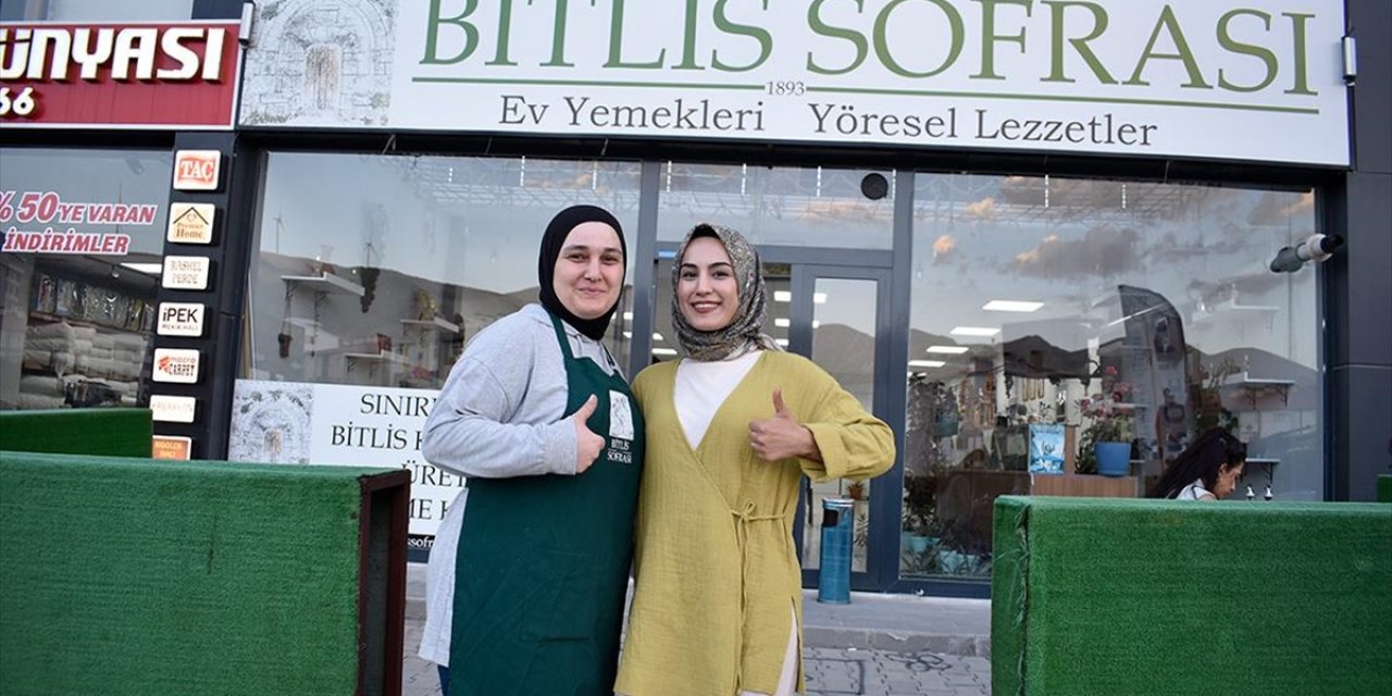 Güçlerini Birleştiren 9 Kadın, Kurdukları İşletmede Yöresel Yemekler Hazırlıyor