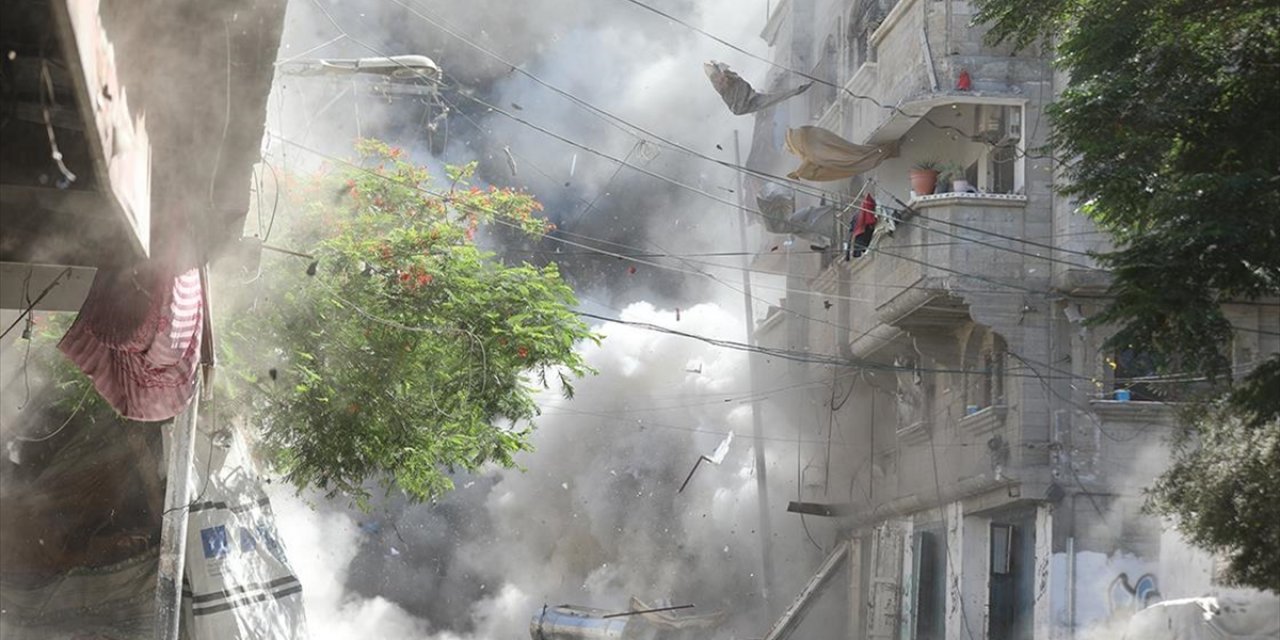 İsrail, Gazze'de Han Yunus Kentindeki Filistin Kızılayı Karargahını Bombaladı