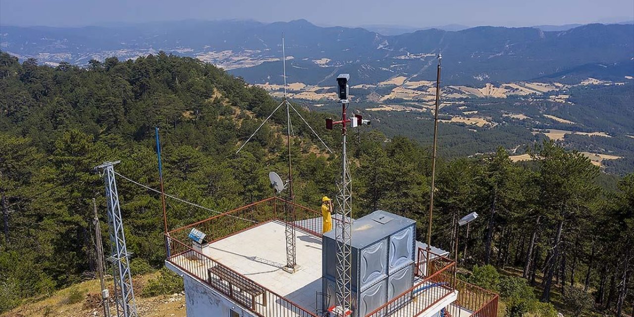 Kameralarla Donatılan Gözetleme Kuleleri, Orman Yangınlarına Erken Müdahalede Kritik Rol Oynuyor