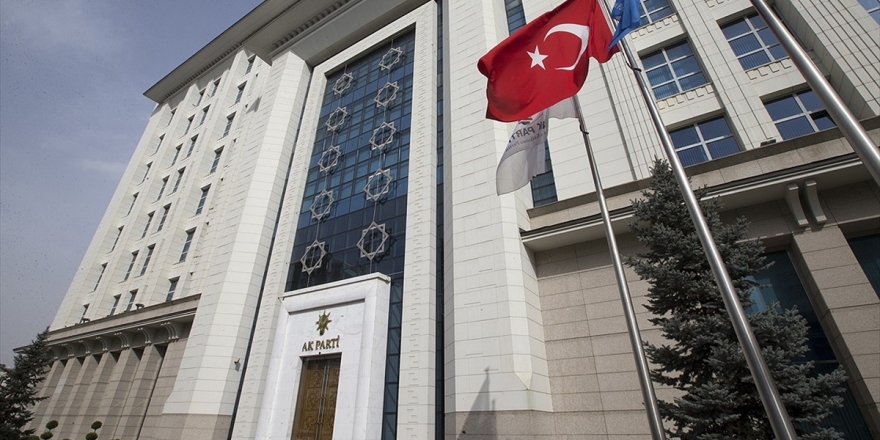 Ak Parti Yarın Kampa Giriyor
