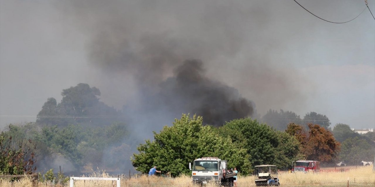 ABD'nin California Eyaletinde Çıkan Yangınlar Nedeniyle 2 Bin 700'den Fazla Kişi Tahliye Edildi