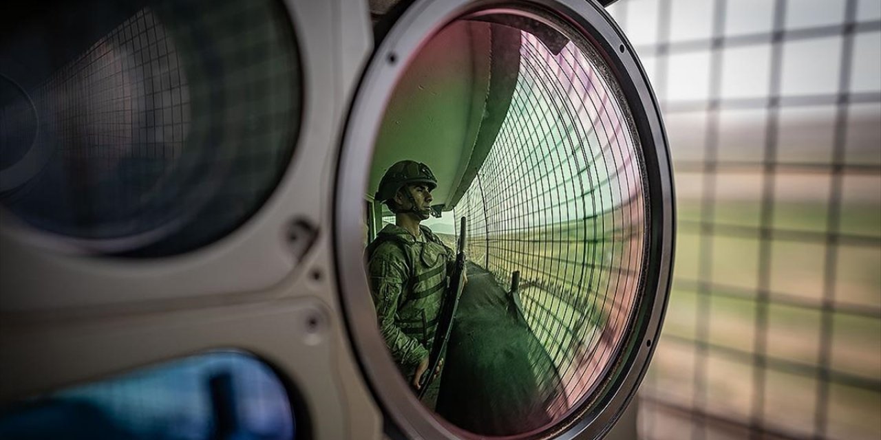 Ağrı'da Sınırda İleri Teknolojiyle Gücüne Güç Katan Mehmetçik Yasa Dışı Geçişleri Engelliyor