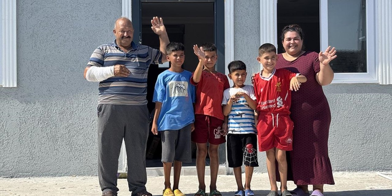 Üvey Kardeşlerine de Annelik Yapan Nuriye'nin Yıkılan Evini Yardımseverler Yaptırdı