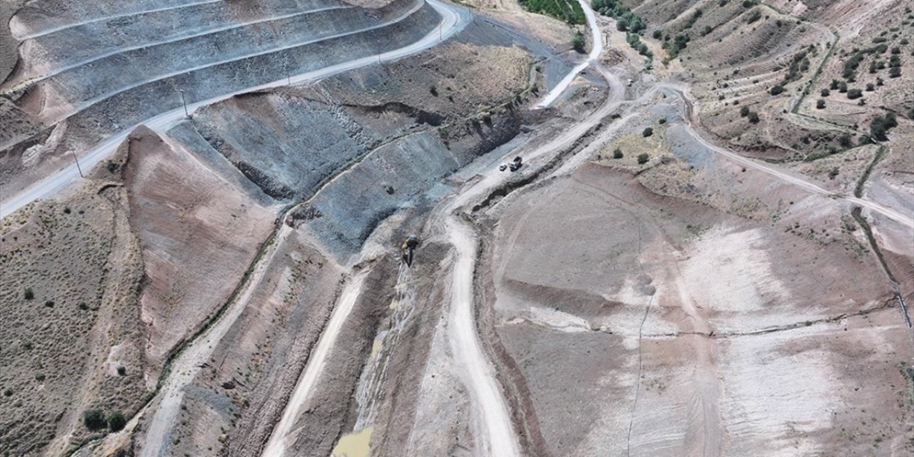 Van'da Yapımına Başlanan Göletler Tarım Arazilerine "Can Suyu" Olacak