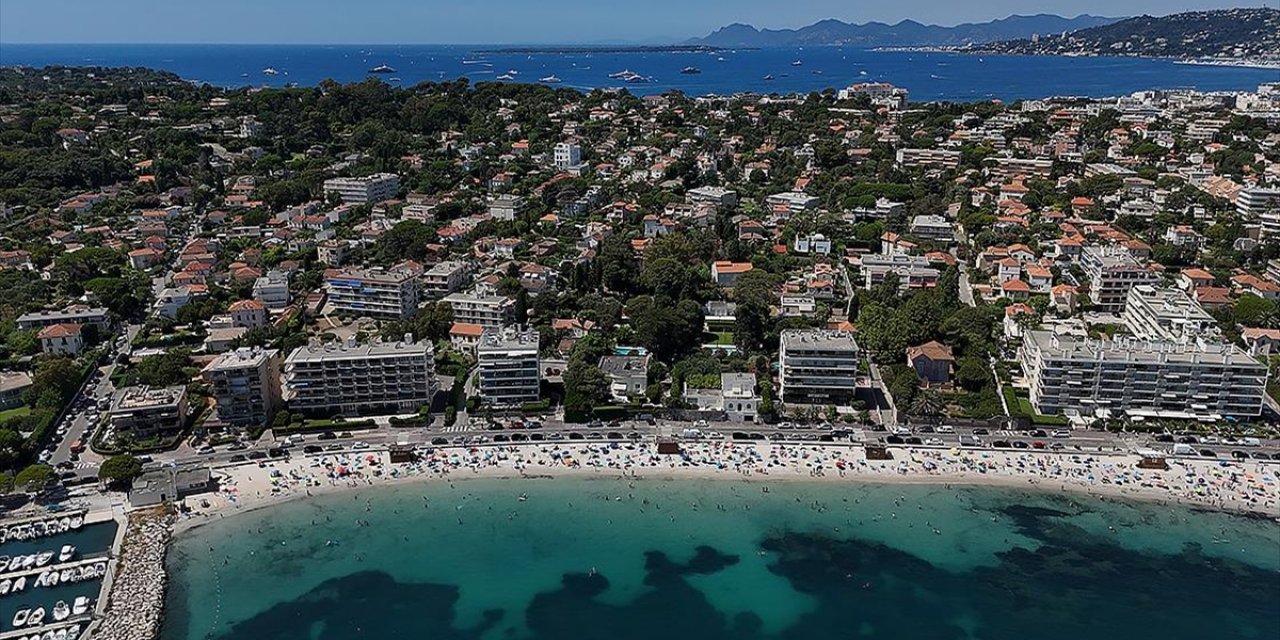 Fransa'nın 14 Vilayeti Yüksek Hava Sıcaklıkları Nedeniyle "Kırmızı" Alarmda