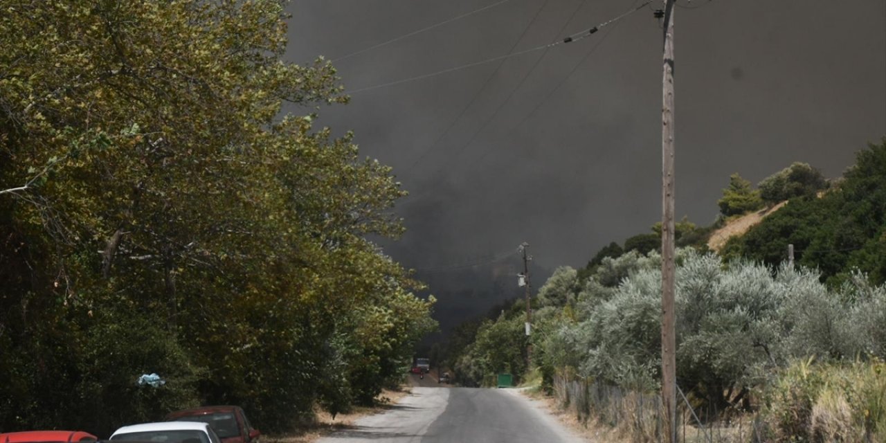 Yunanistan’da Orman Yangını Patra’daki Yerleşim Bölgesine Yaklaştı
