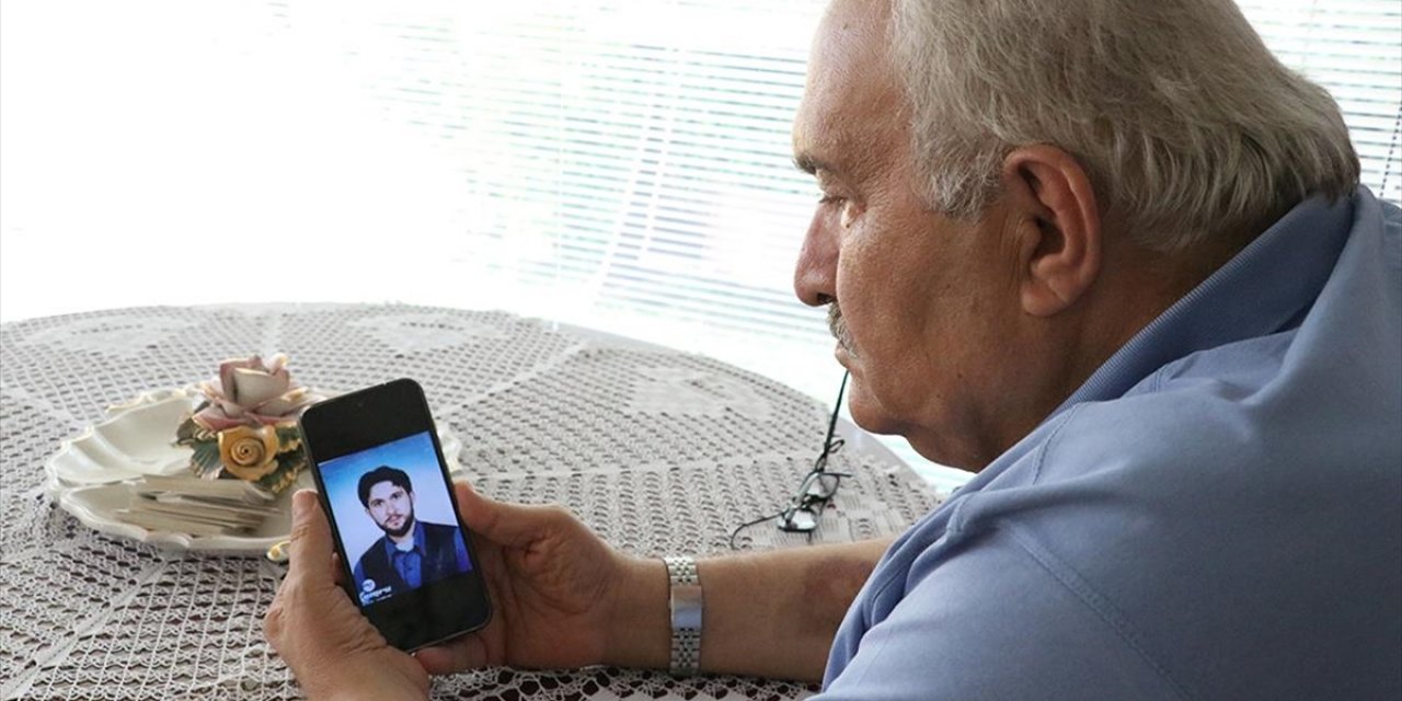 Depremde Askerden Dönen Oğlunu ve Küçük Kızını Kaybeden Babanın Acısı Hala Taze