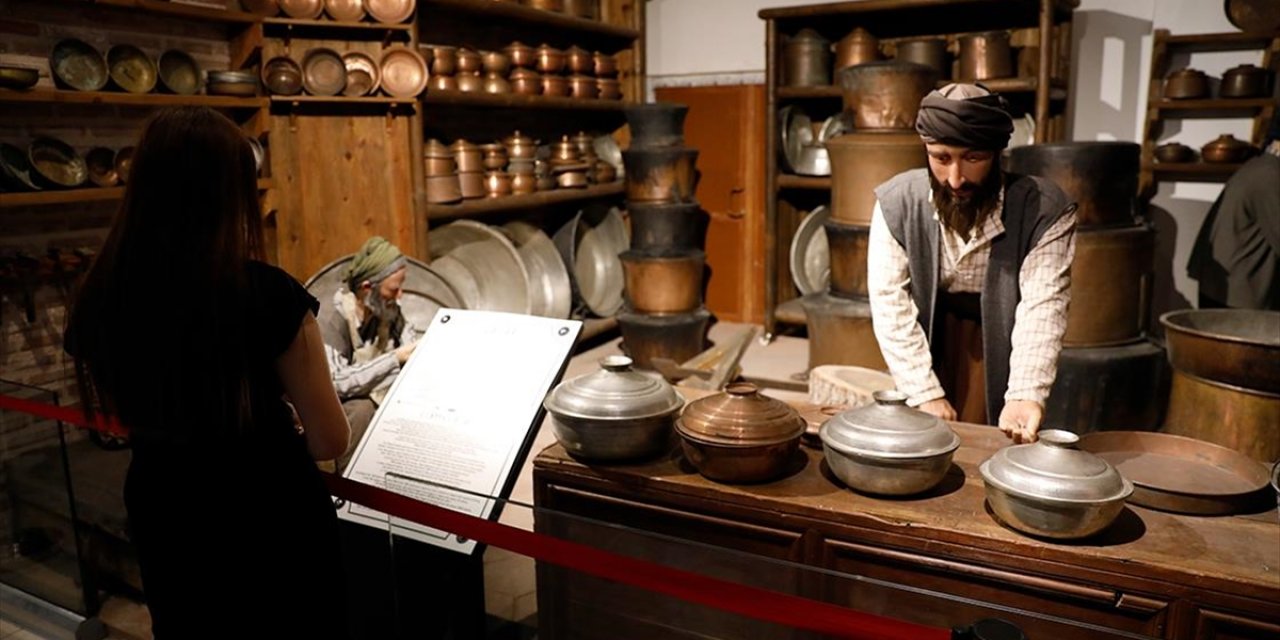 Tokat Şehir Müzesi'nde Kaybolmaya Yüz Tutan Meslekler, Bal Mumu Heykelleriyle Canlandırılıyor