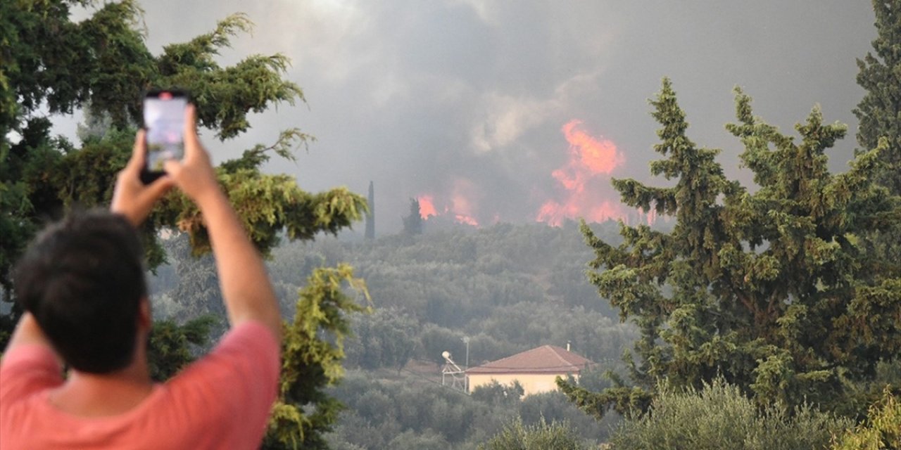 Yunanistan'da Son 4 Günde 242 Orman Yangını Çıktı