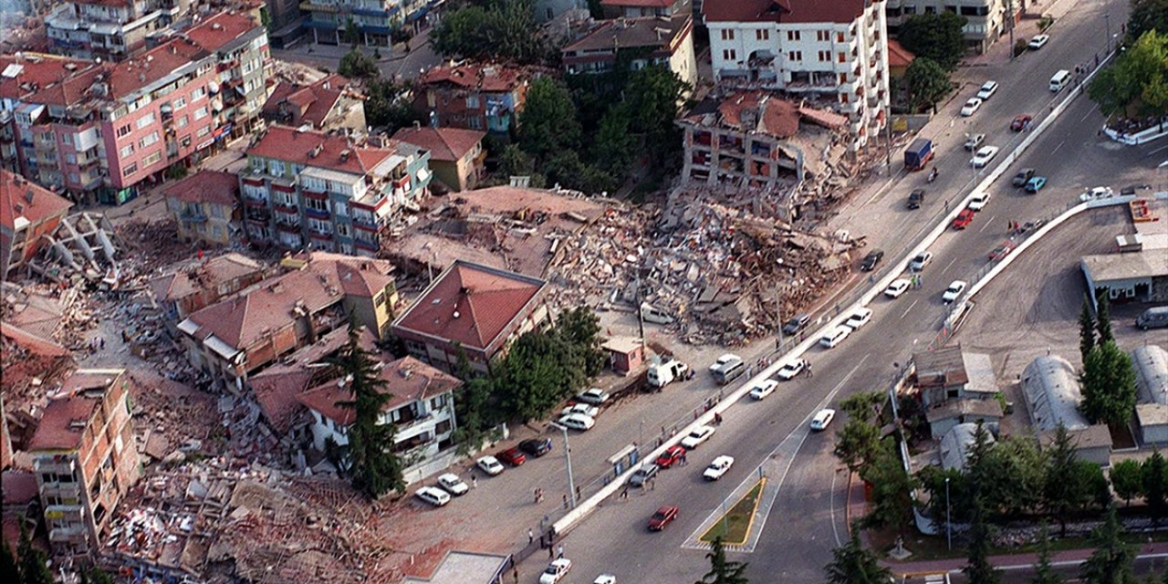 17 Ağustos Marmara Depremi'nin Üzerinden 26 Yıl Geçti