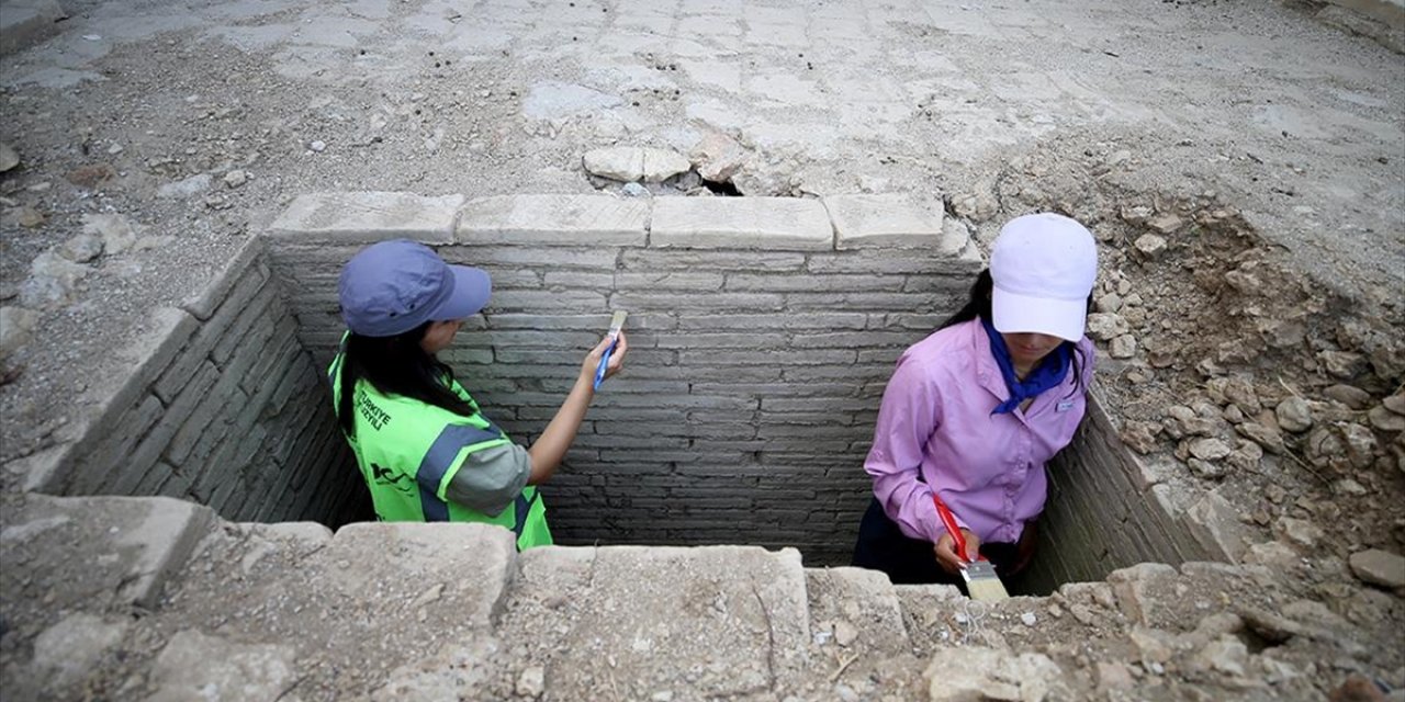 Sillyon Antik Kenti'ndeki Kazılarda Roma Dönemine Ait 4 Mezar Bulundu